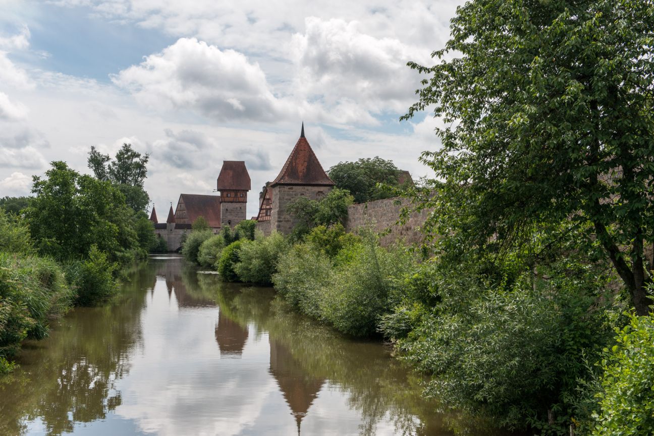 Stadtmauer_Dinkelsbuehl.jpg